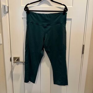 Green / Dark Teal Cropped Leggings